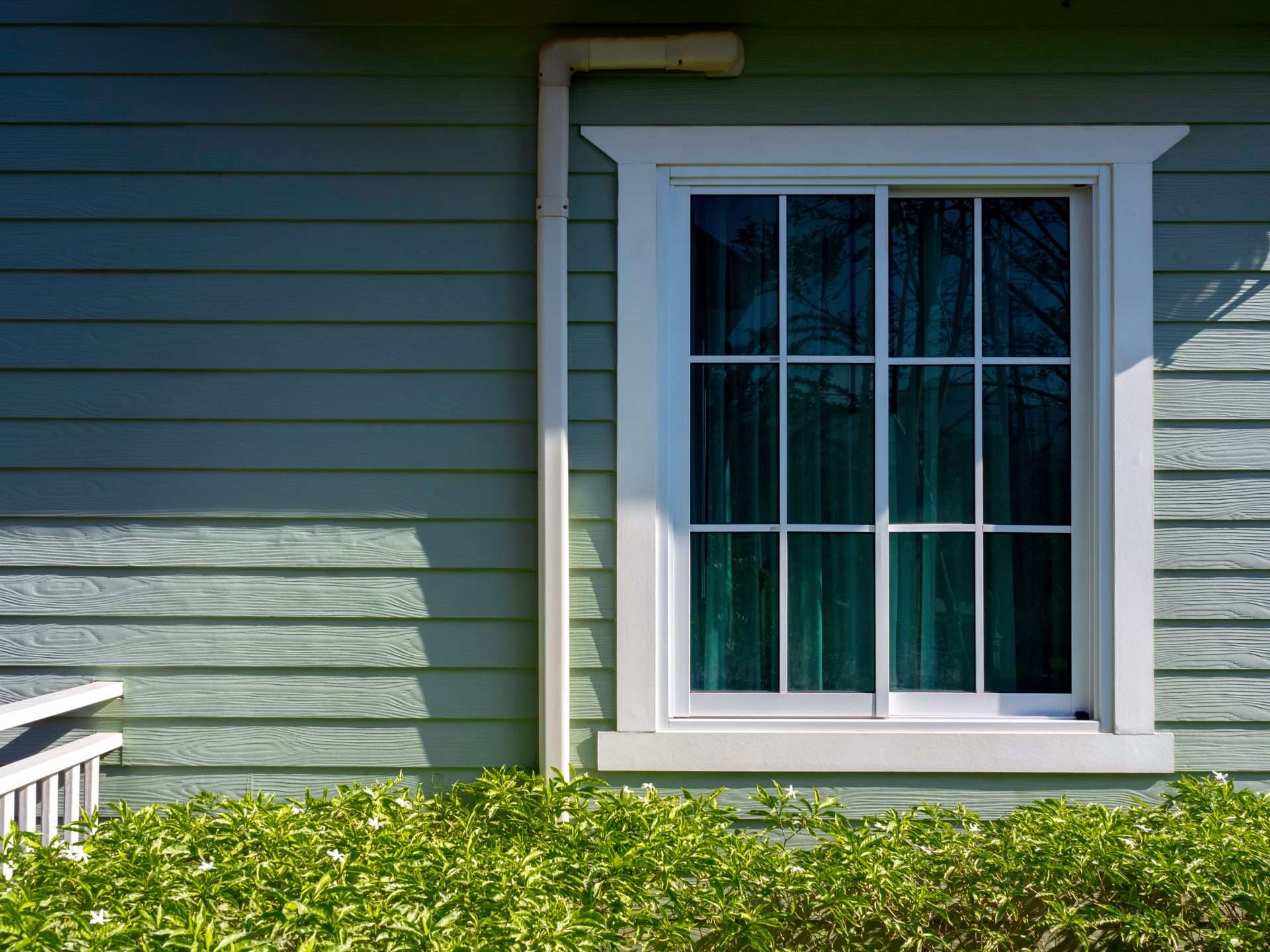 Attractive replacement windows installed by GreenFox Windows & Doors in Fort Saskatchewan, improving home energy efficiency.